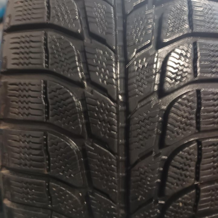 Всесезонные шины Michelin 245-65R17