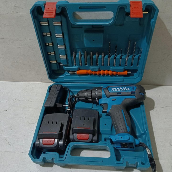 Шуруповерт Makita 18volt с набором