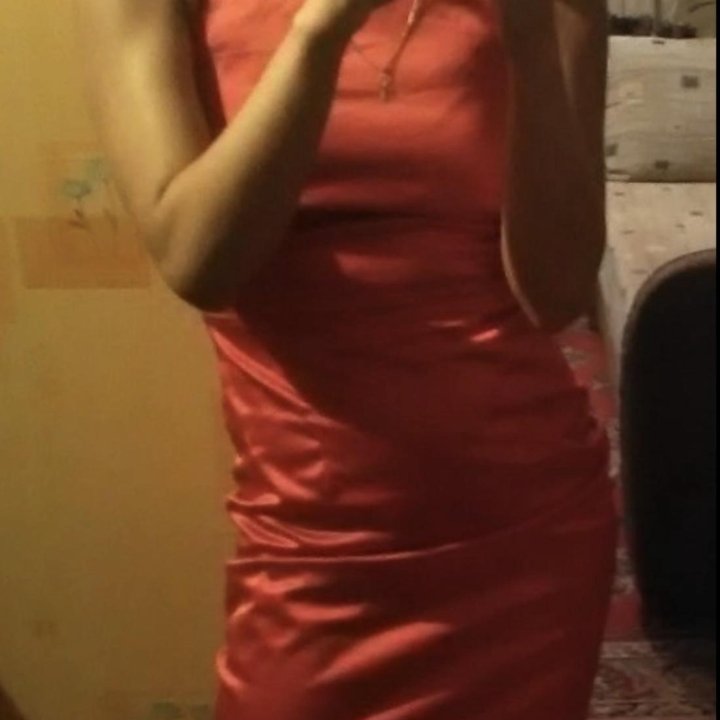 Платье вечернее красное атлас