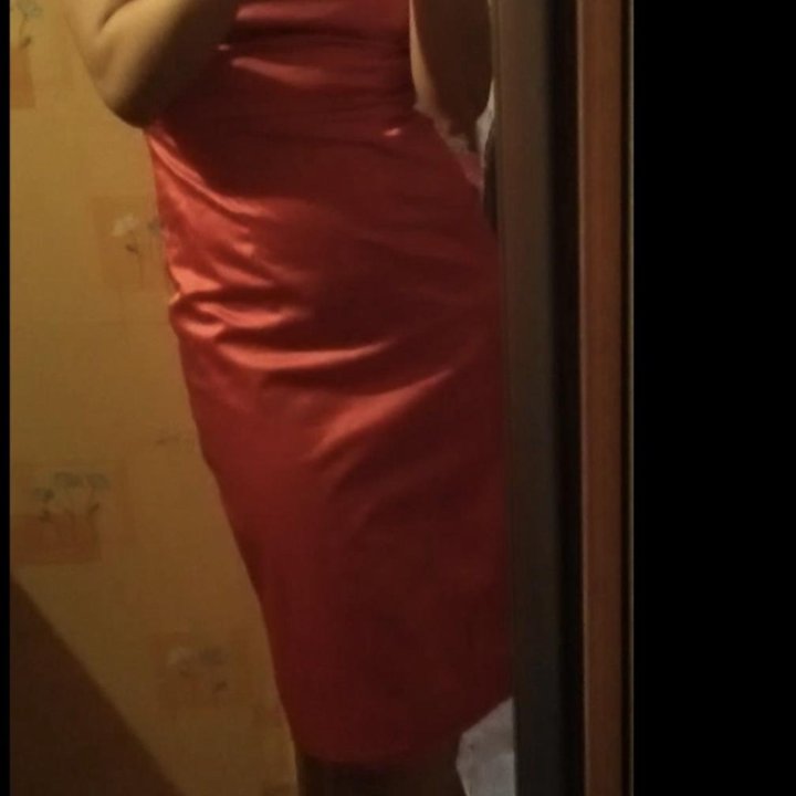 Платье вечернее красное атлас