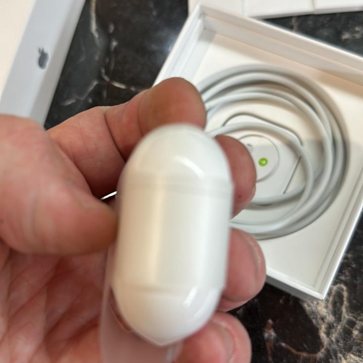 Продам AirPods Pro A2083