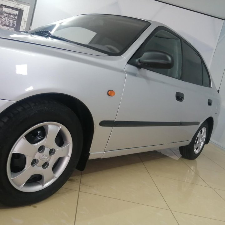 Hyundai Accent, 2001