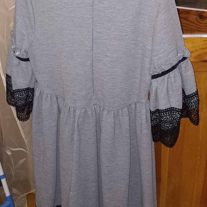 Платье тёплое.