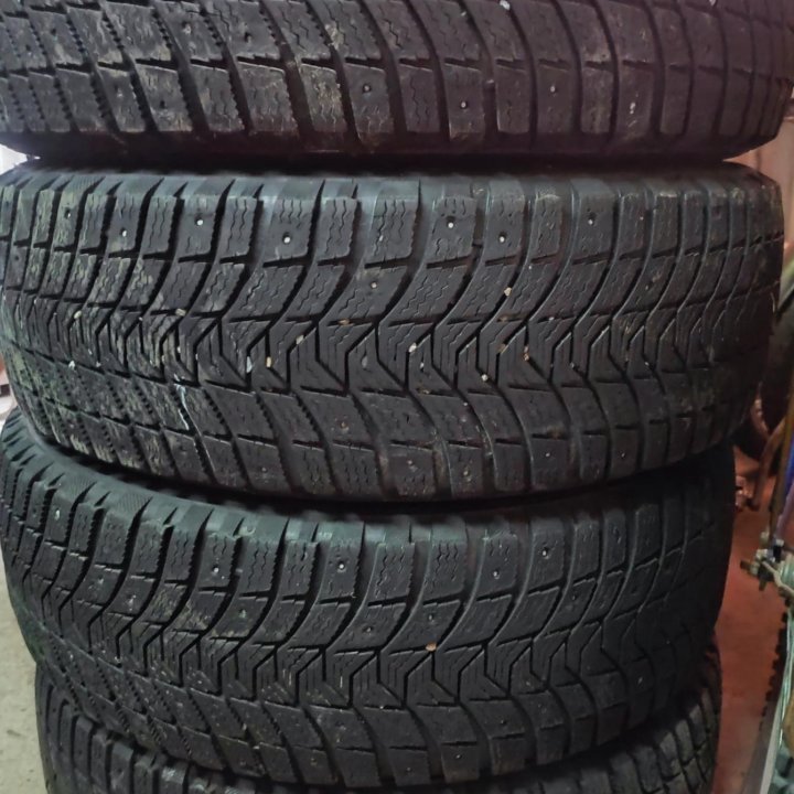 Michelin X-Ice North 3 215/65 R16 102