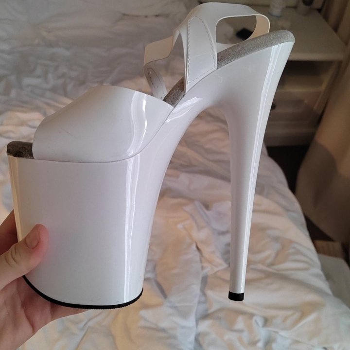 Стрипы Pleaser