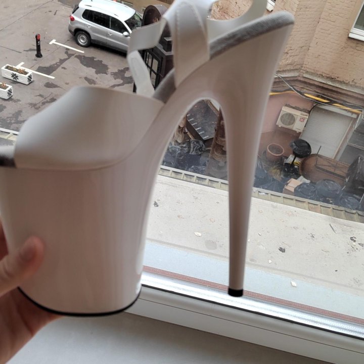 Стрипы Pleaser