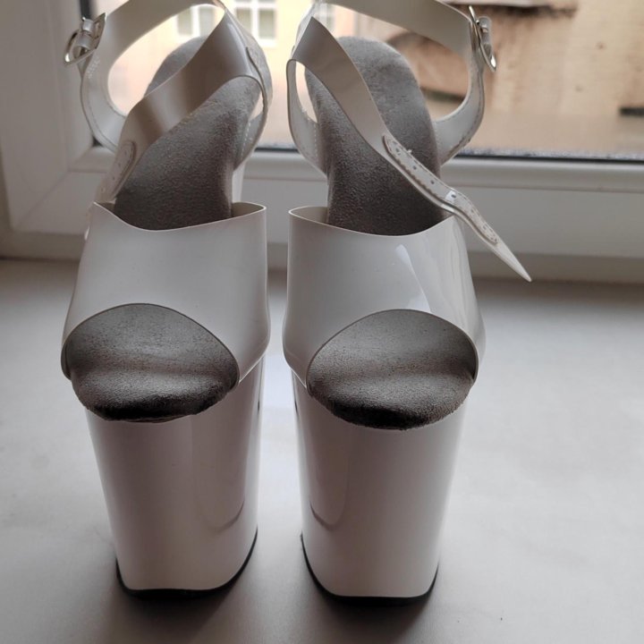 Стрипы Pleaser