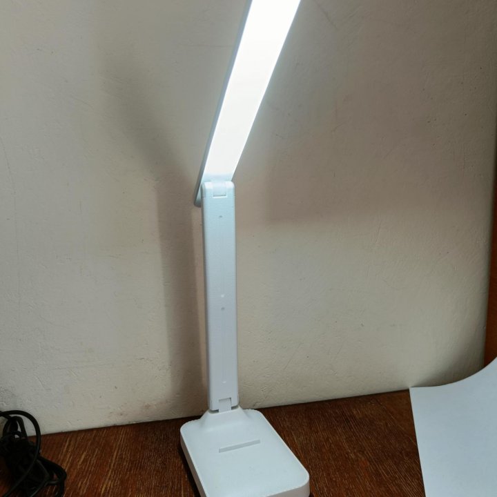 Настольная лампа с аккумулятором