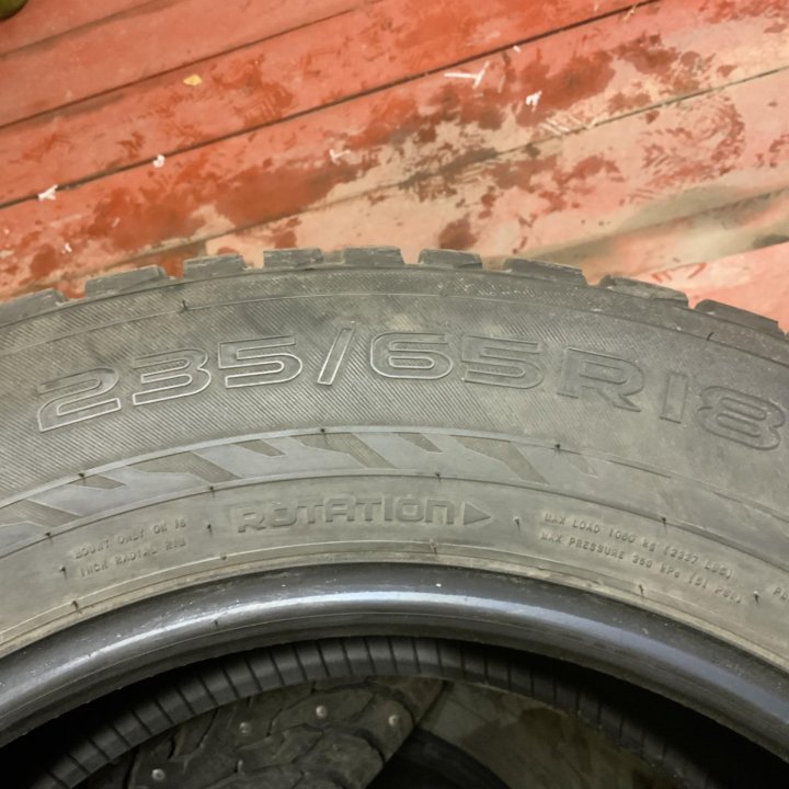 Nokian Tyres Hakkapeliitta 9 SUV 235/65 R18 110T