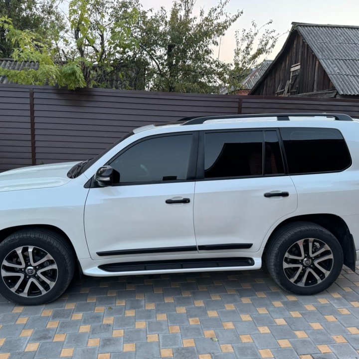 Toyota Land Cruiser, 2015