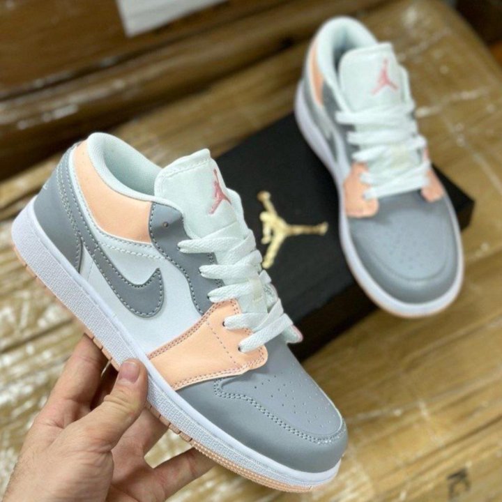 Кроссовки женские Nike Air Jordan