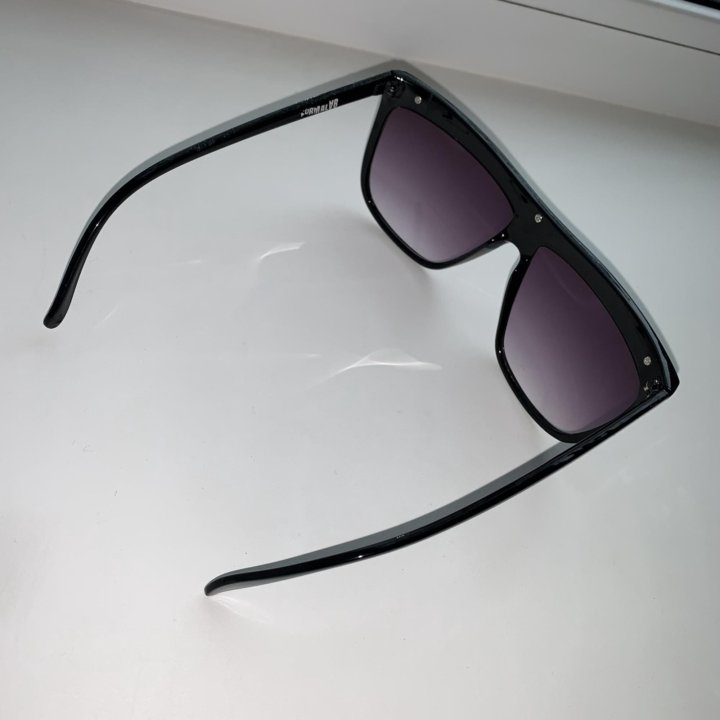 Очки солнцезащитные