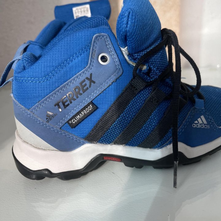 Кроссовки adidas terrex на мальчика