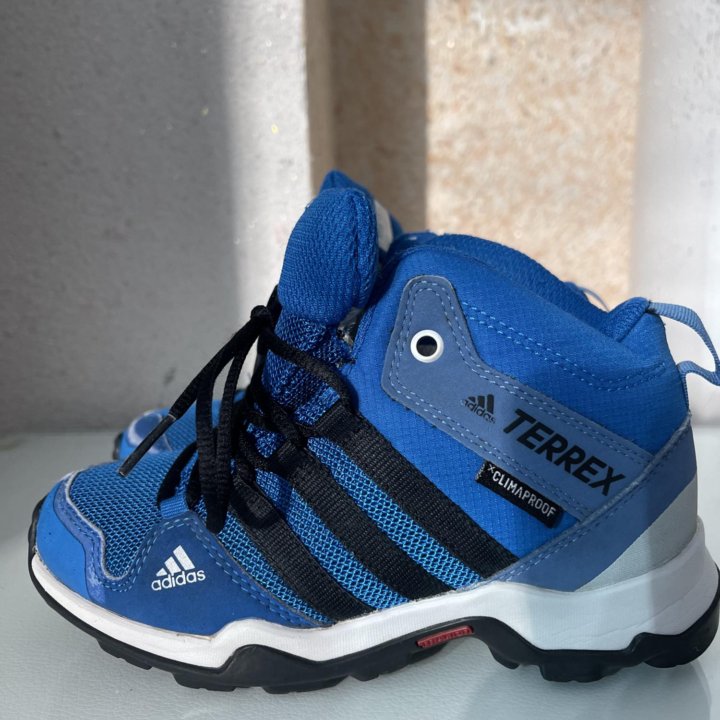 Кроссовки adidas terrex на мальчика