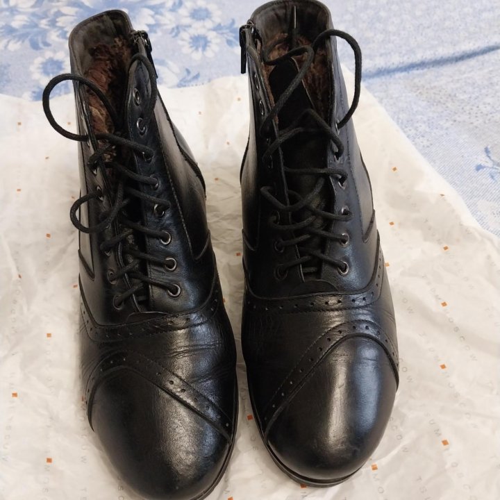 Ботинки 38 размер.