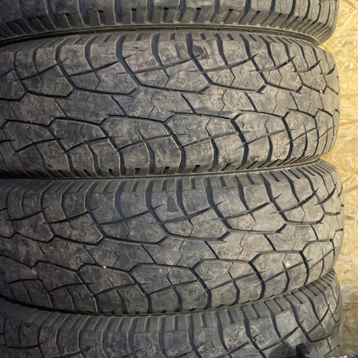 Комплект шин 225/75R16