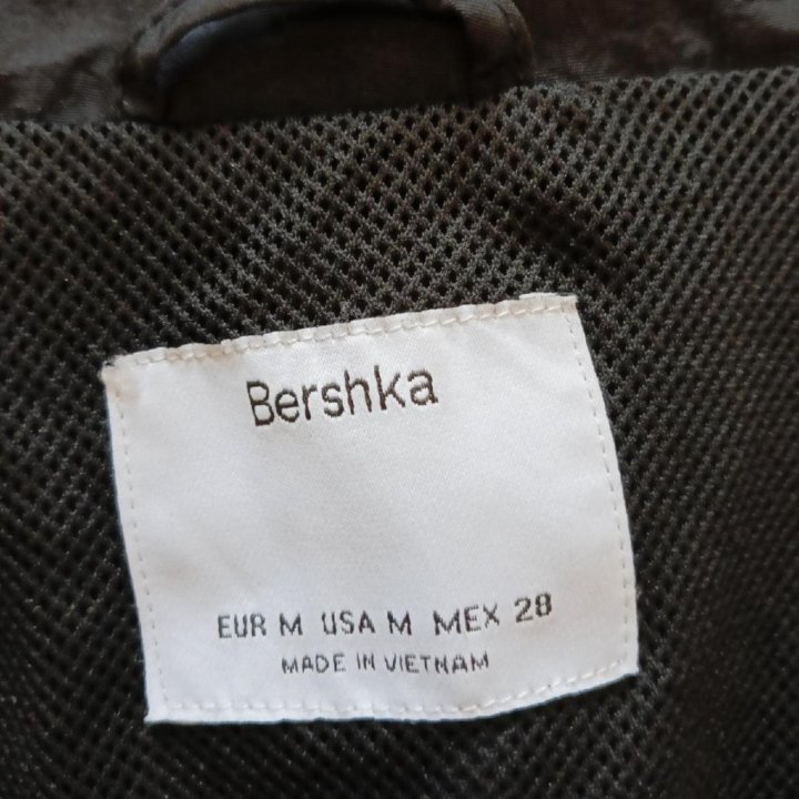 Лотом куртки Bershka оригинал