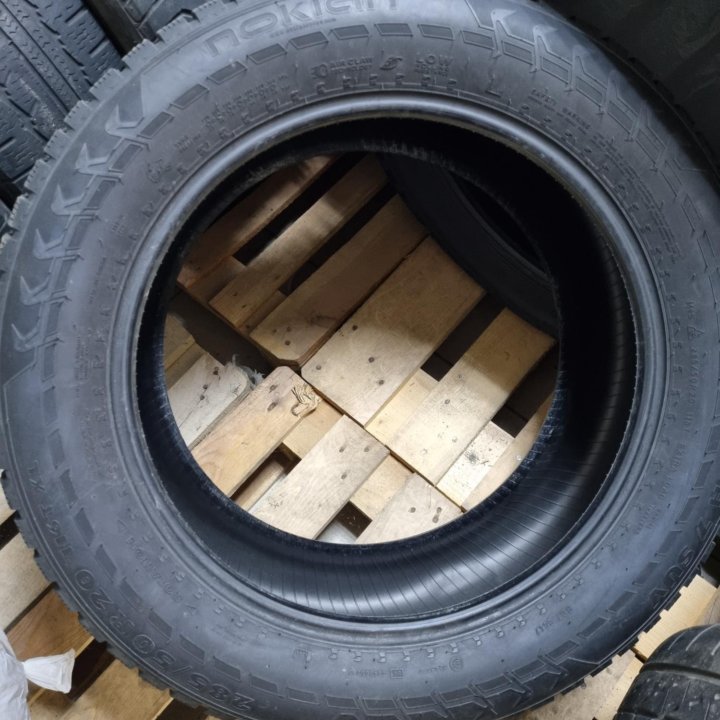 Зимняя шипованная резина Нокиан 285/50 R20