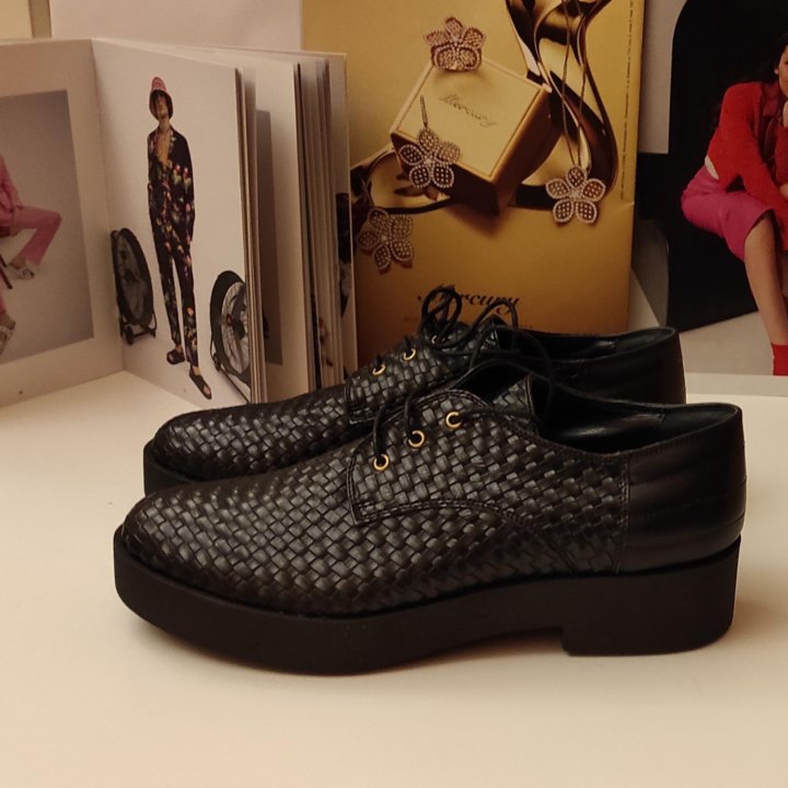 Ботинки POLLINI (размер 39)