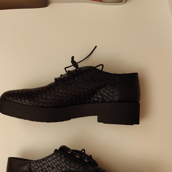 Ботинки POLLINI (размер 39)