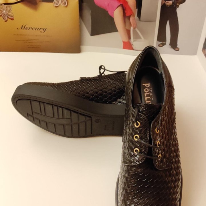 Ботинки POLLINI (размер 39)