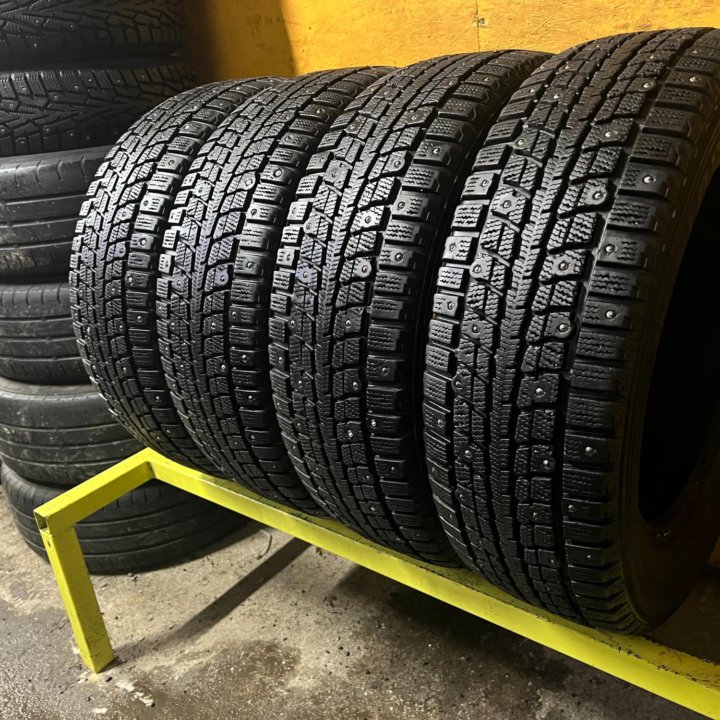 Зимние шины Dunlop Winter Ice R16 Все шипы Япония