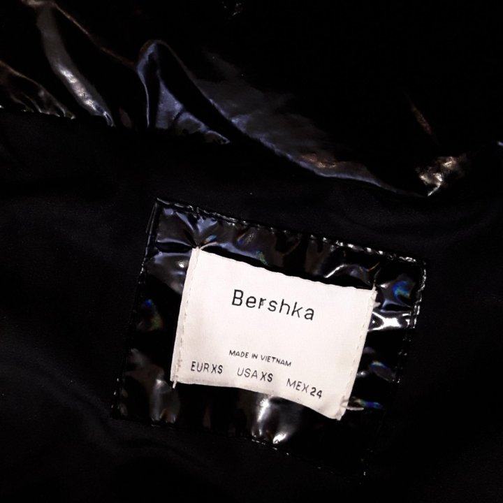 Стильная курточка BERSHKA 