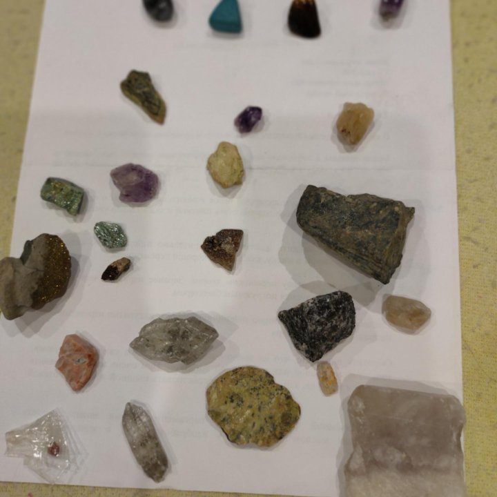 Камни и подвески из натуральных камней