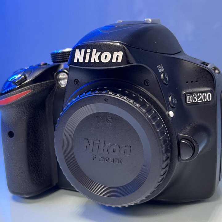 Зеркальный фотоаппарат Nikon D3200 Body