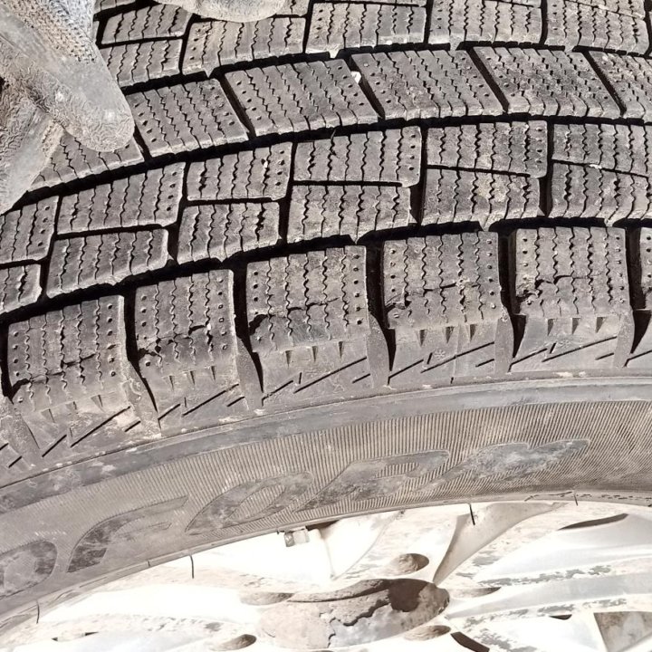 Комплект зимних колес с литьем LT215/75R15