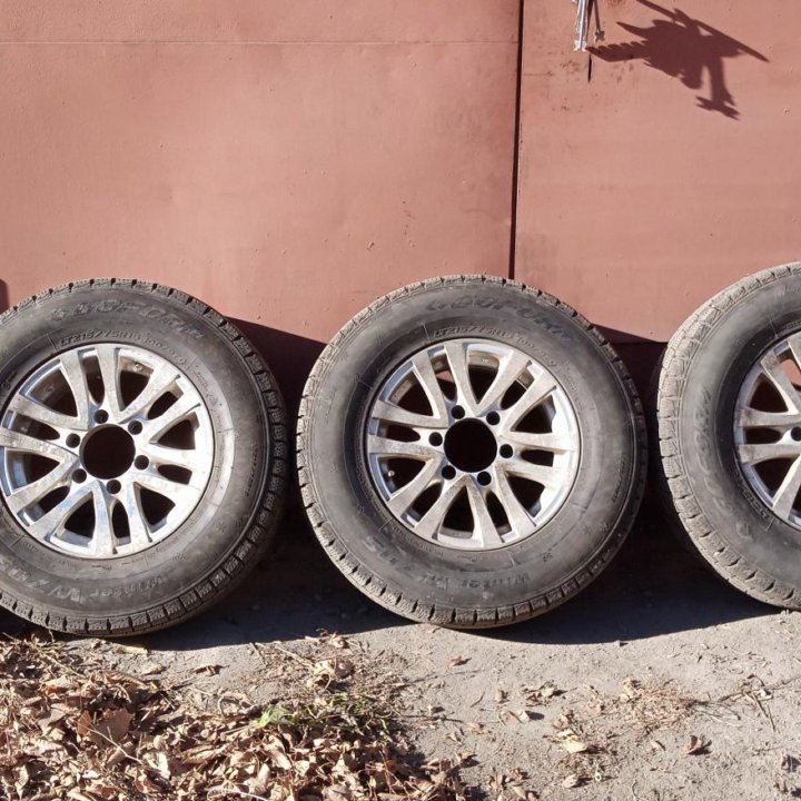 Комплект зимних колес с литьем LT215/75R15