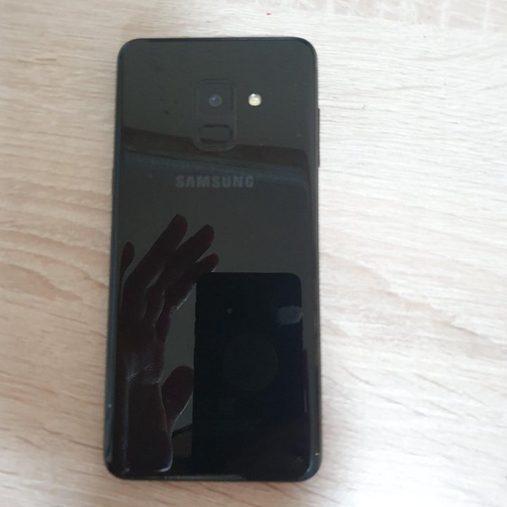 Samsung Galaxy A8 (2018), 4/32 ГБ