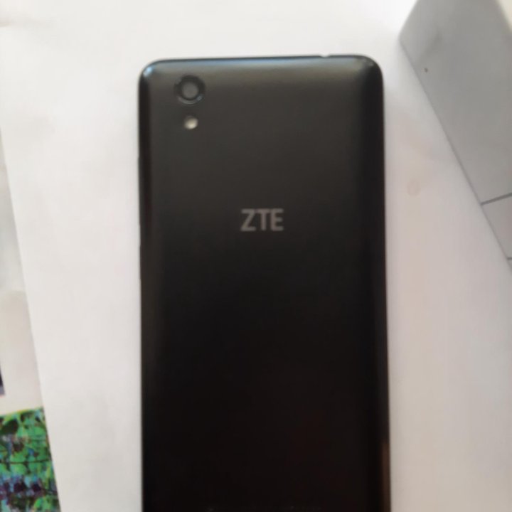 Телефон ZTE Blade X3