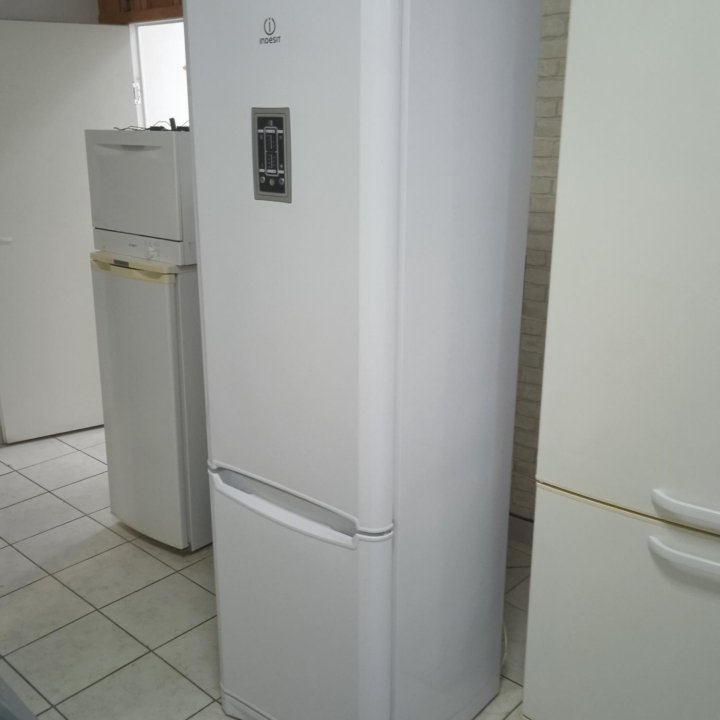 Холодильник indesit 200см no frost