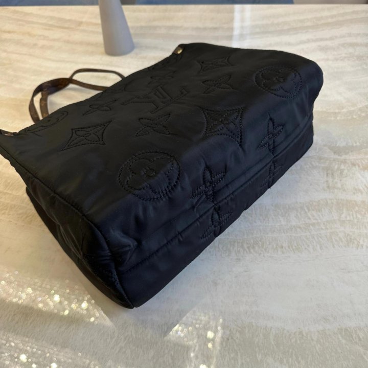 Сумки-шопер Louis Vuitton