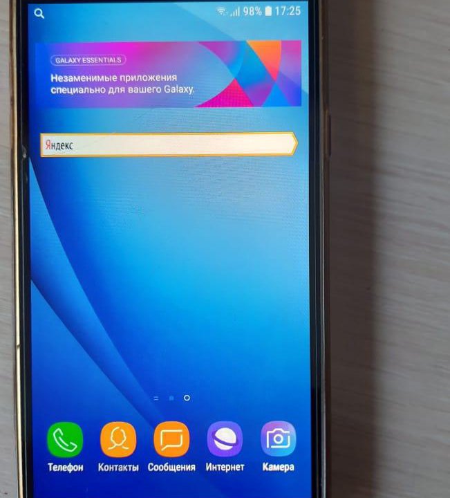 Смартфон Samsung J7