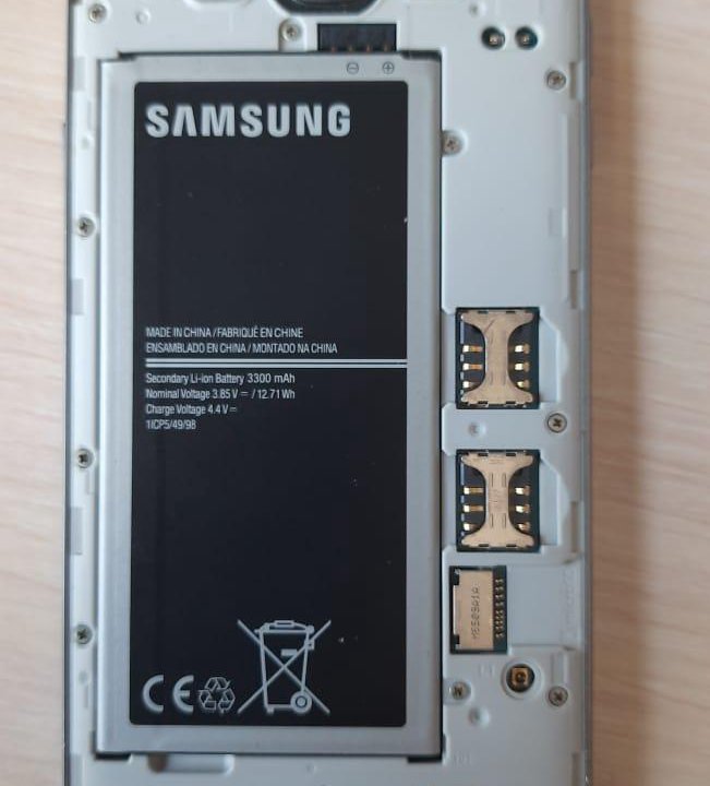 Смартфон Samsung J7