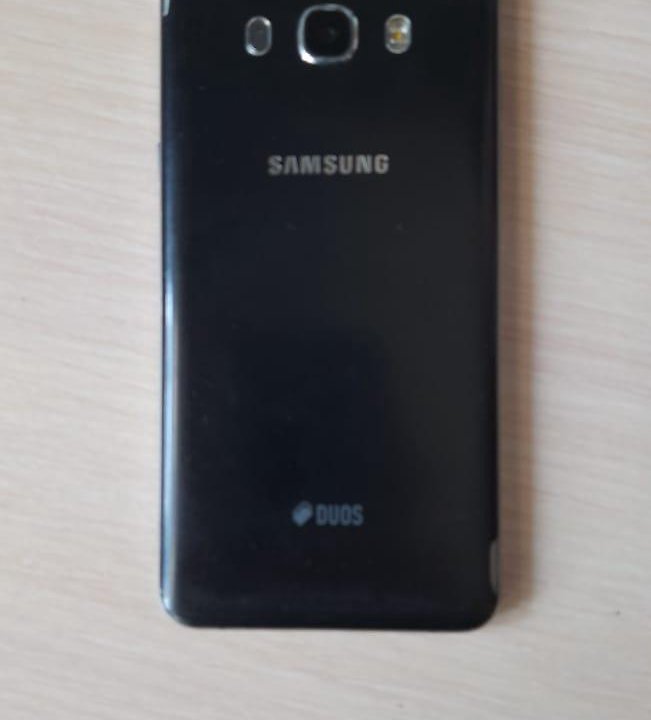 Смартфон Samsung J7