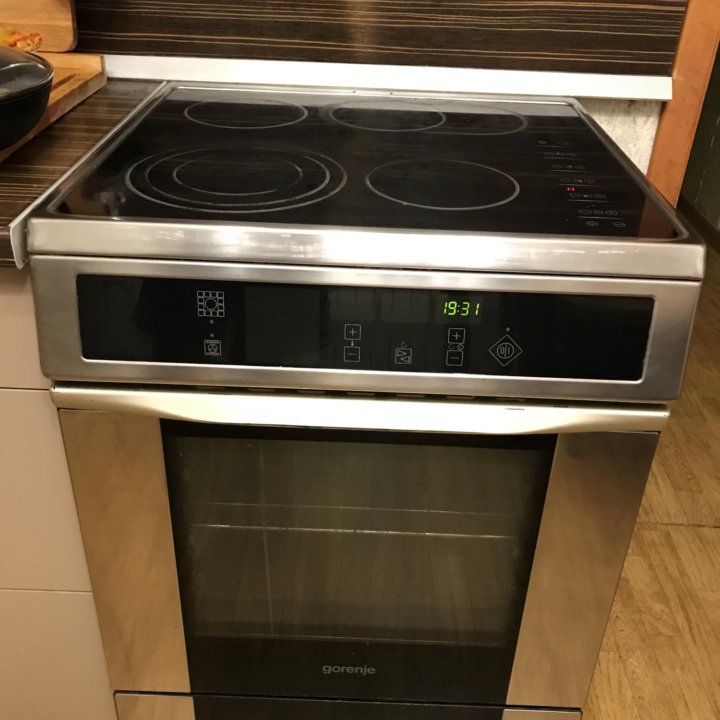 Продаю электрическую плиту Gorenje ET 7991