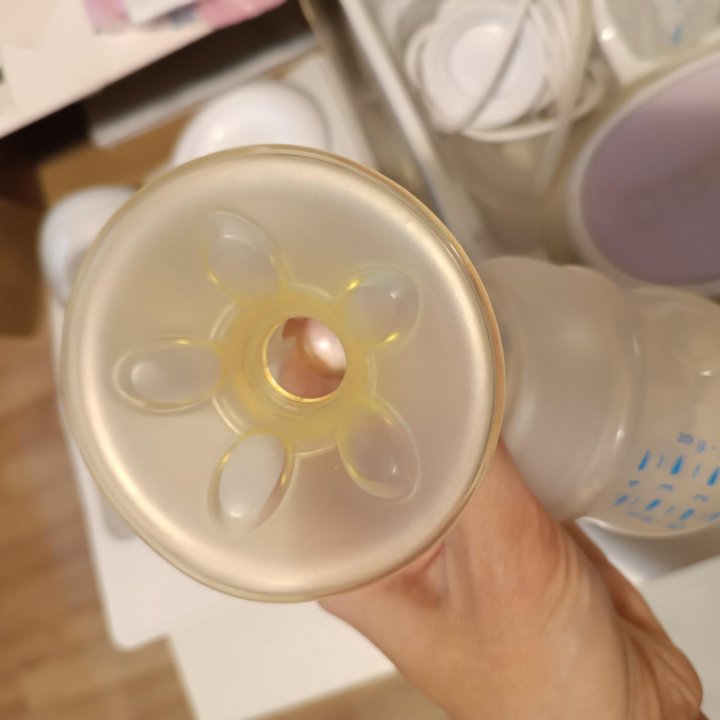 Два молокоотсоса Philips Avent