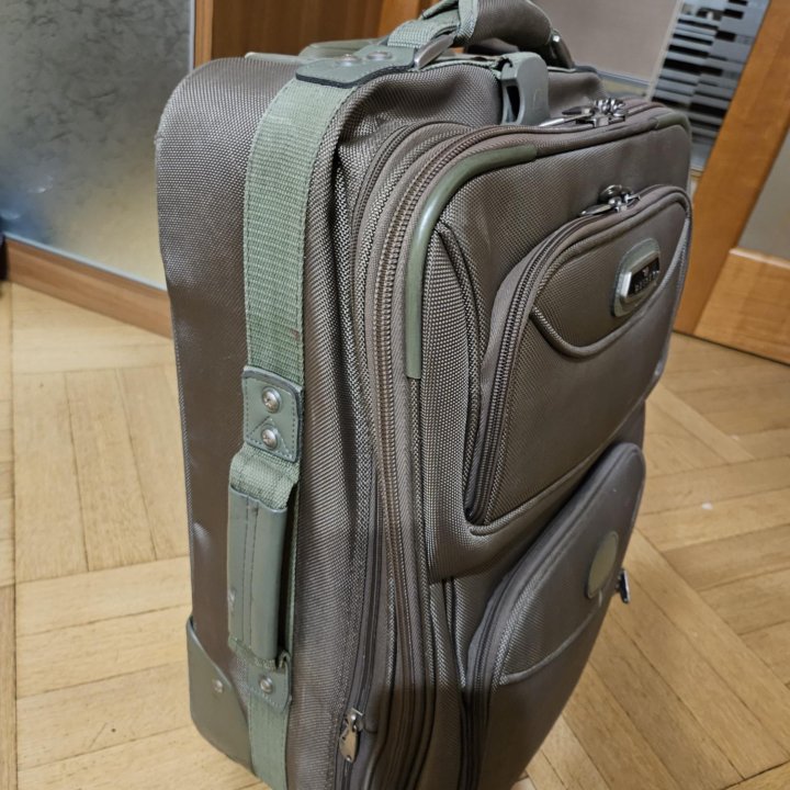 Чемодан Delsey