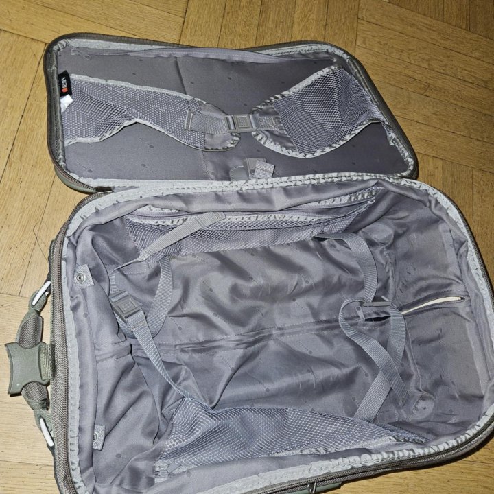 Чемодан Delsey