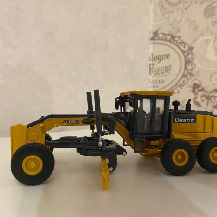 Коллекционная модель автогрейдера john deere