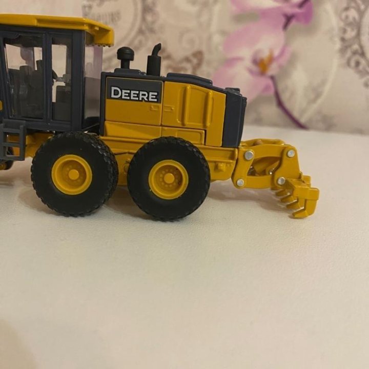 Коллекционная модель автогрейдера john deere