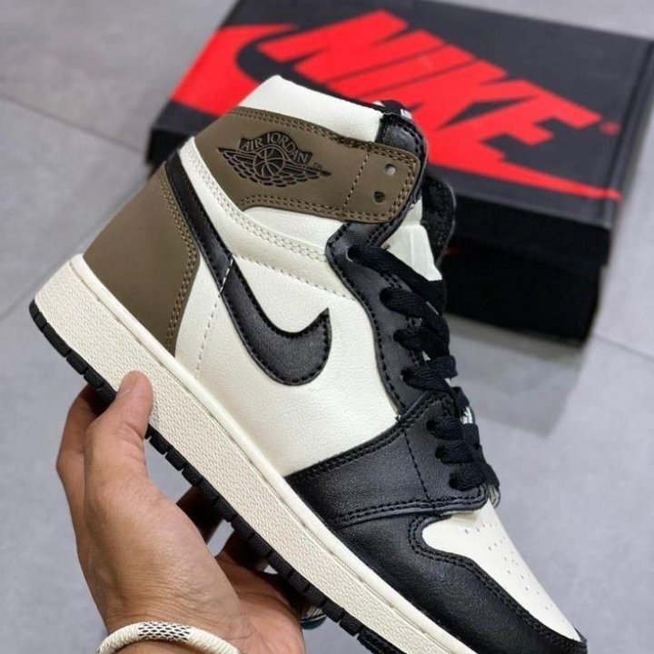 Jordan 1 Retro High Dark Mocha High