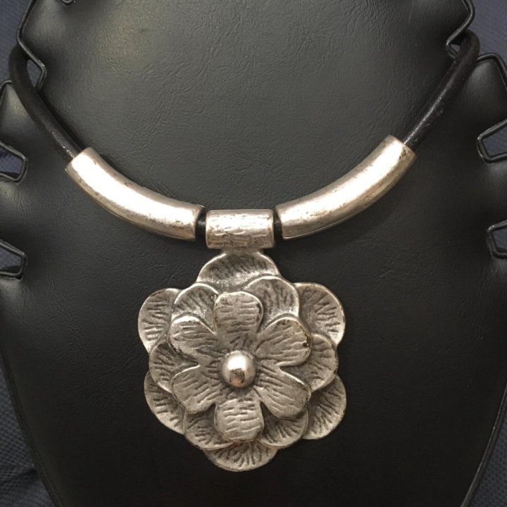 Колье ожерелье