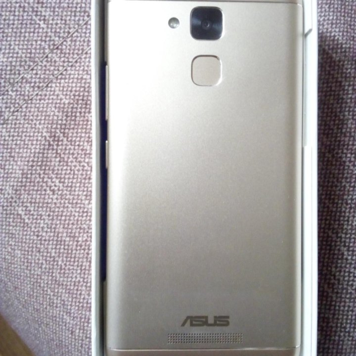 Смартфон ASUS ZC520TL