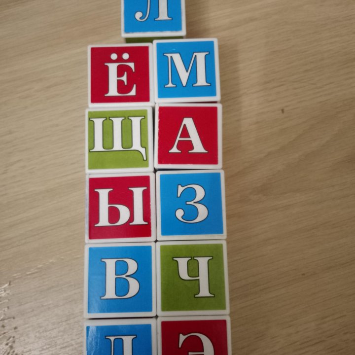 Много развивающих игрушек, игр