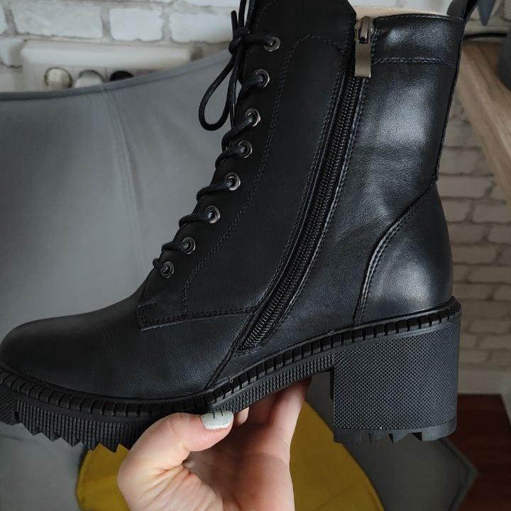 Женские ботинки