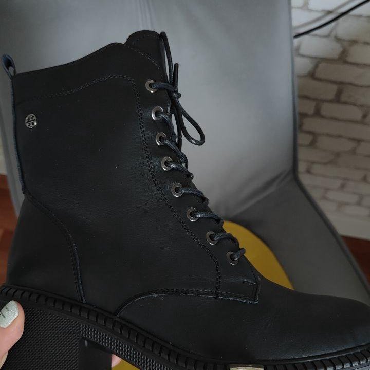 Женские ботинки